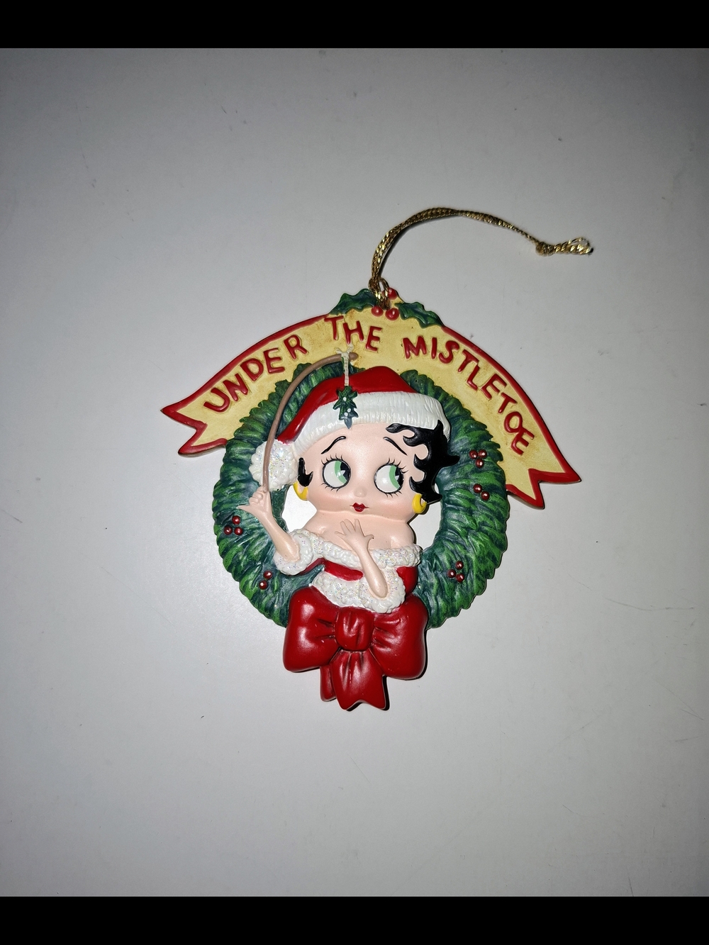 Betty Boop Red Green White Christmas Wreath "Under the Mistletoe" Ornament - Picture 2 of 5